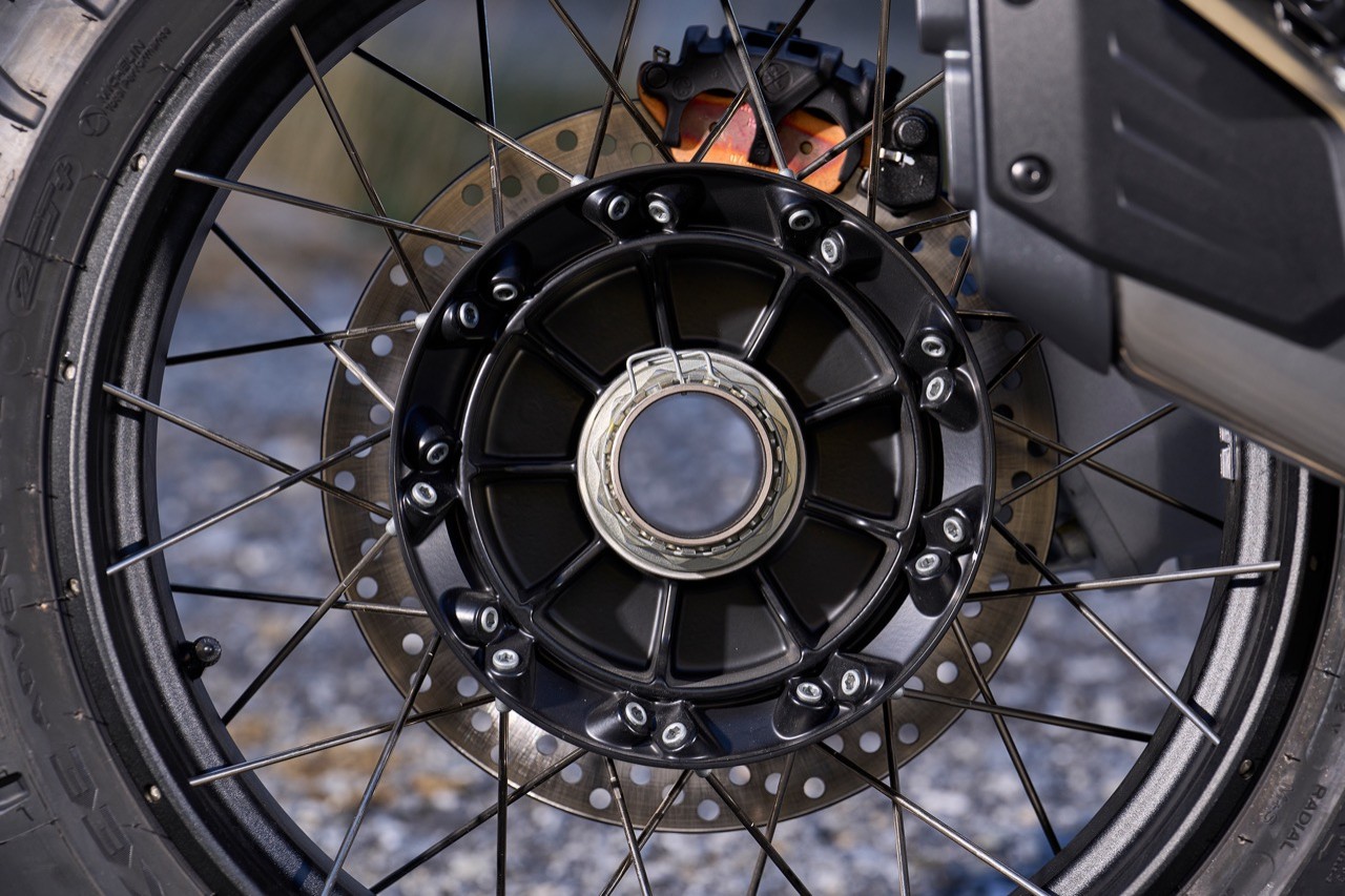 Nuova Moto Guzzi Stelvio: tutti i dettagli della nuova crossover italiana +VIDEO+